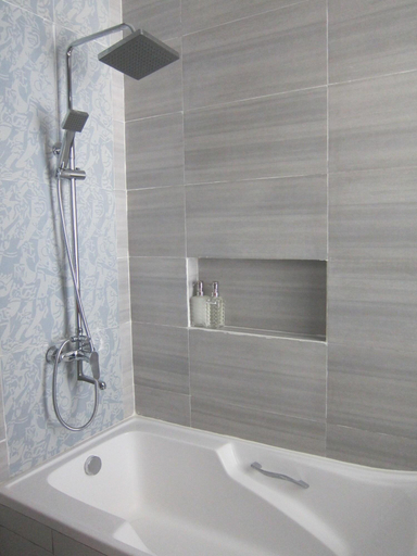 Bathroom 5, White Breeze Palawan Boutique Hotel, Puerto Princesa City
