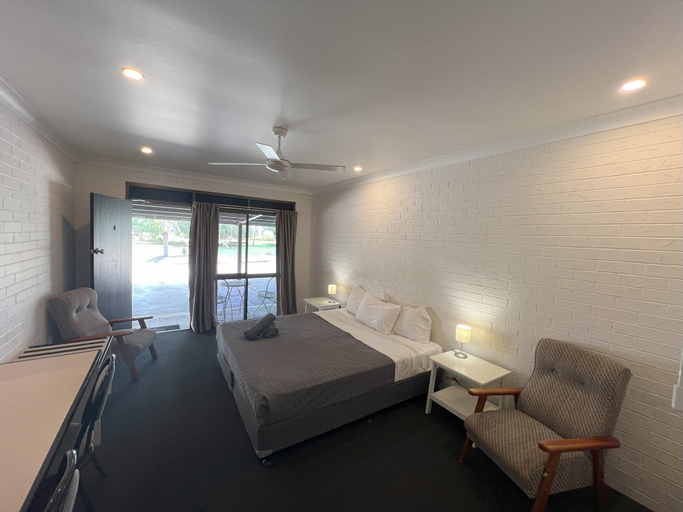 Bedroom 3, Albert Park Motor Inn, Longreach