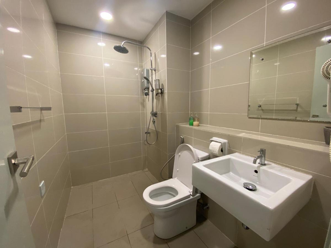 Bathroom, Muqx Staycation 1BR @ Sutera Avenue, Kota Kinabalu