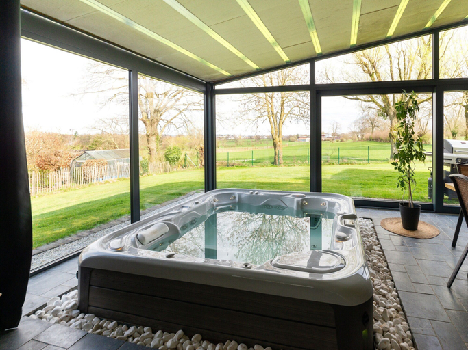Spa treatment, Holiday Home With Indoor Swimming Pool, Liège