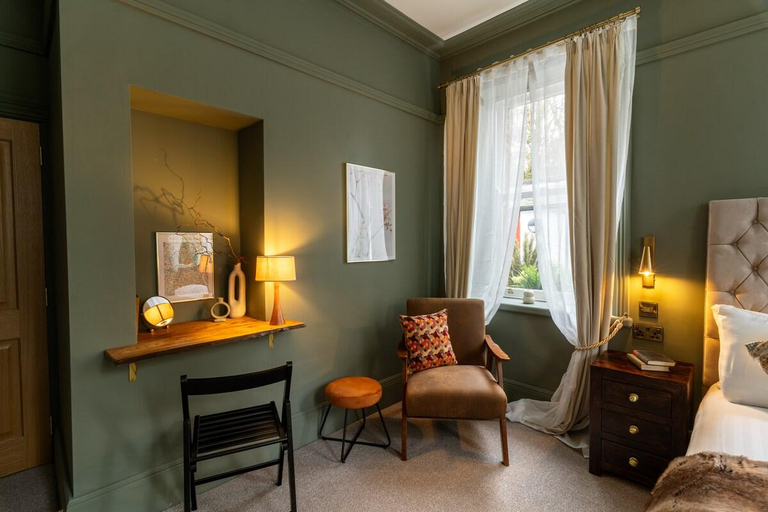 Bedroom 3, Hob Hurst - Spacious 4 Bed Apt Hot Tub & Courtyard, Derbyshire