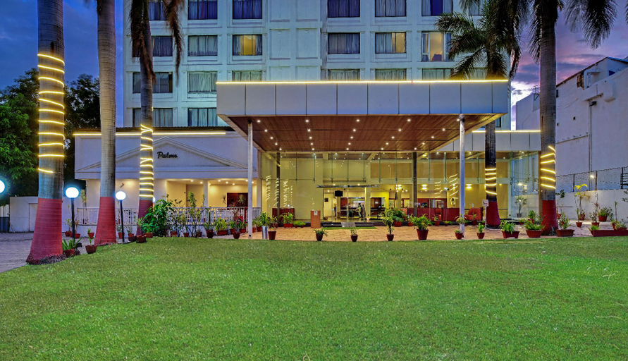 Exterior & Views 1, Quality Inn Regency, Nashik