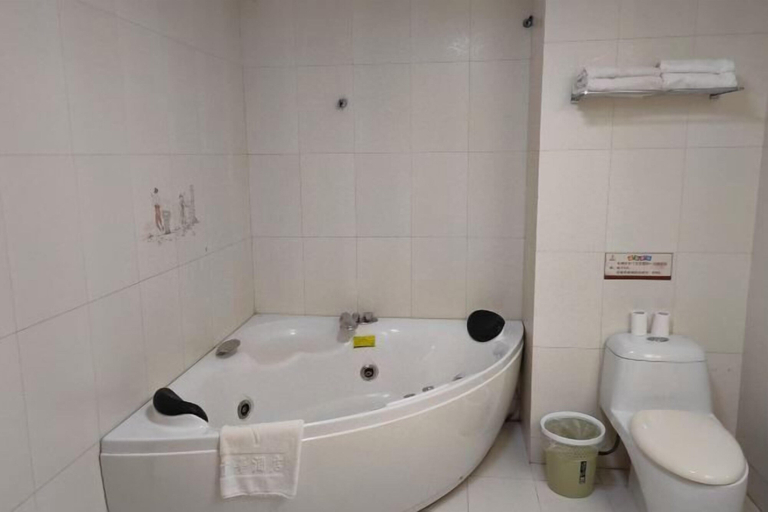 Bathroom 3, Rongdong Hotel, Chengde