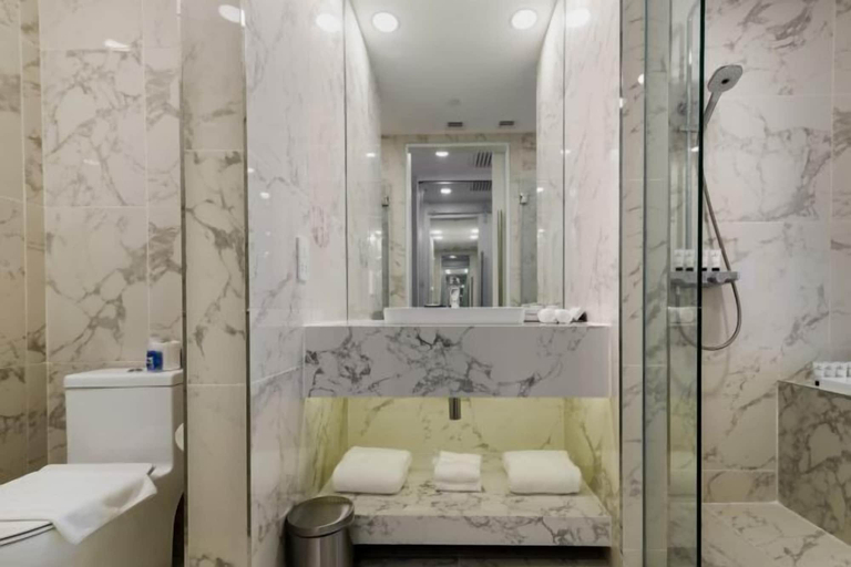 Bathroom 14