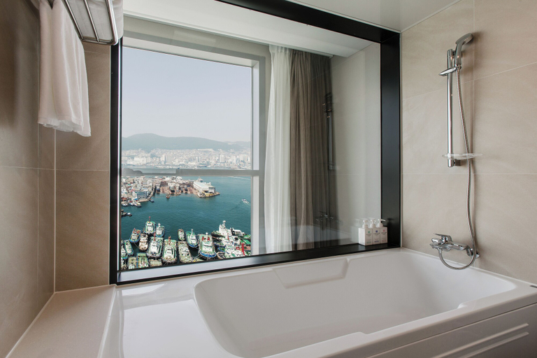 Bathroom 5, Hotel Adela, Yeongdo