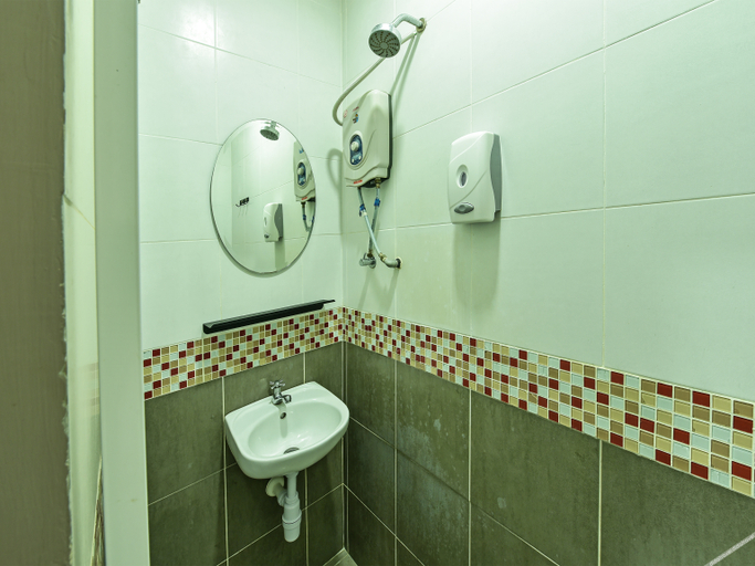 Bathroom, SUPER OYO 90701 Venomi Hotel, Malacca City