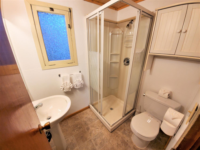 Bathroom 3, Maples Resort Shuswap, Columbia-Shuswap