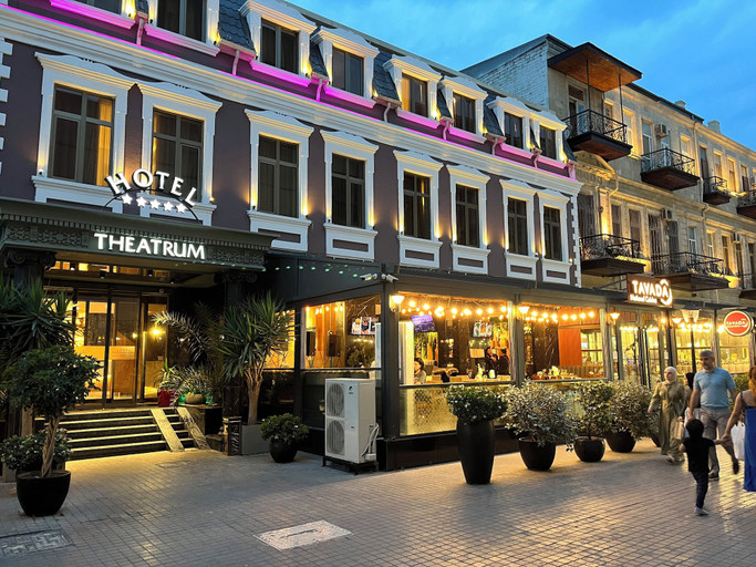 Exterior & Views