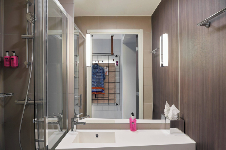 Bathroom 5, Moxy Antibes Sophia Antipolis, Alpes-Maritimes