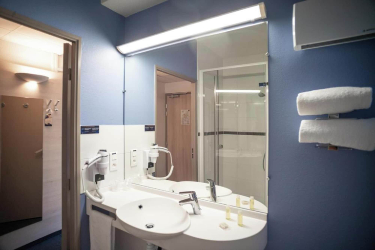 Bathroom 17