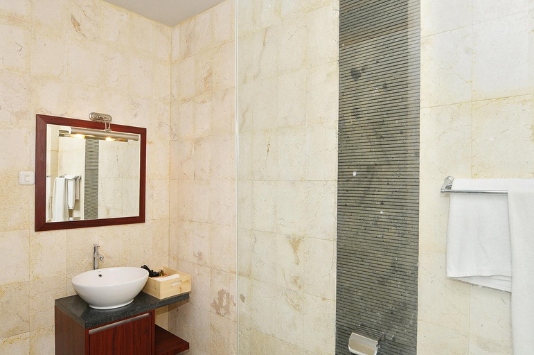 Bathroom 13