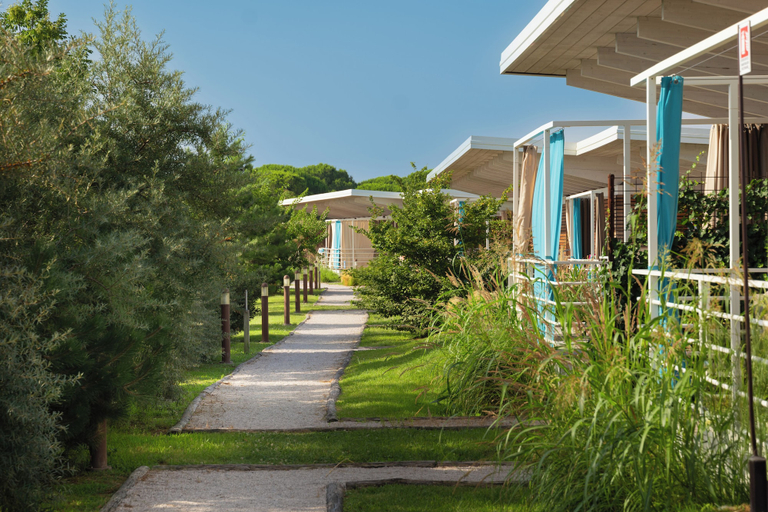 Exterior 12