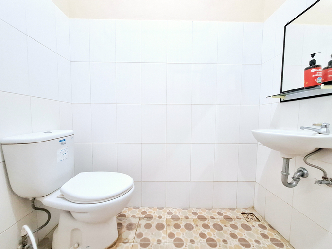 Bathroom 3, Hotel Family Syariah 1 Parangtritis RedPartner, Bantul