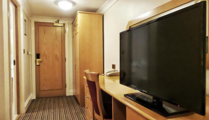 Others 5, Parkside International Hotel, Reading