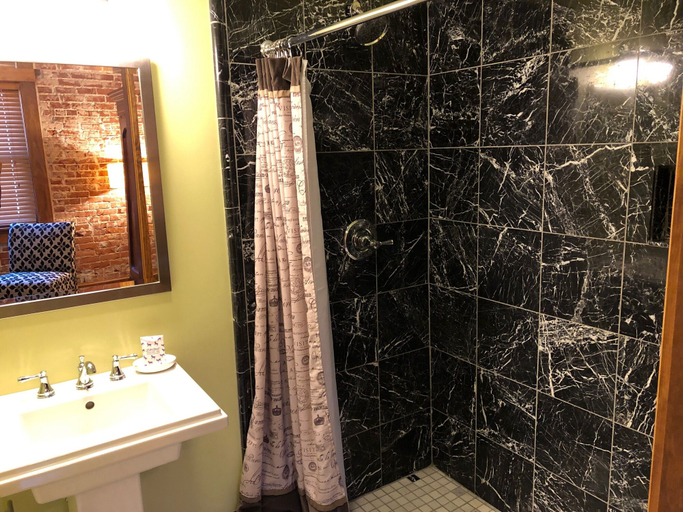 Bathroom 4, Hotel Frederick, Cooper