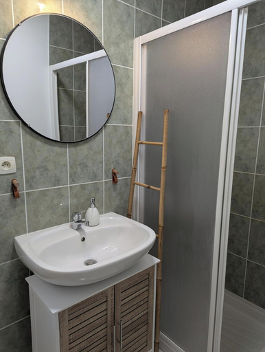 Bathroom 5, La Ferme Chauvet, Sarthe