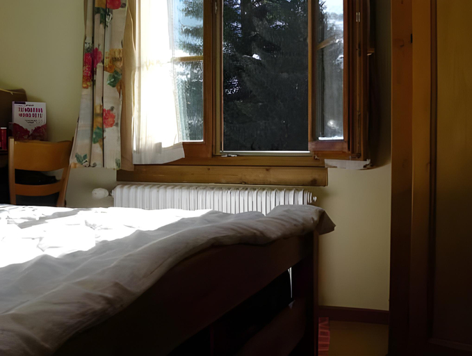 Bedroom 3, Hotel les Touristes, Entremont