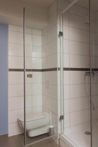 Bathroom 19
