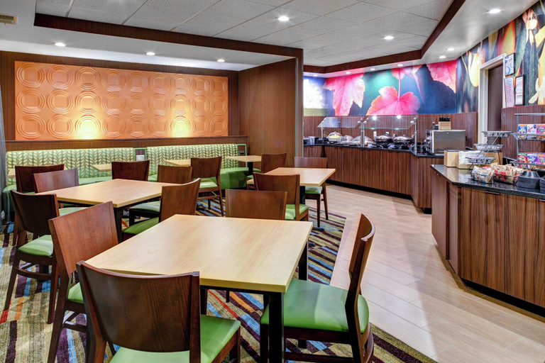 Food & Drinks 5, Fairfield Inn Suites Atlanta Suwanee, Gwinnett