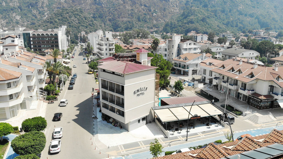 Exterior & Views