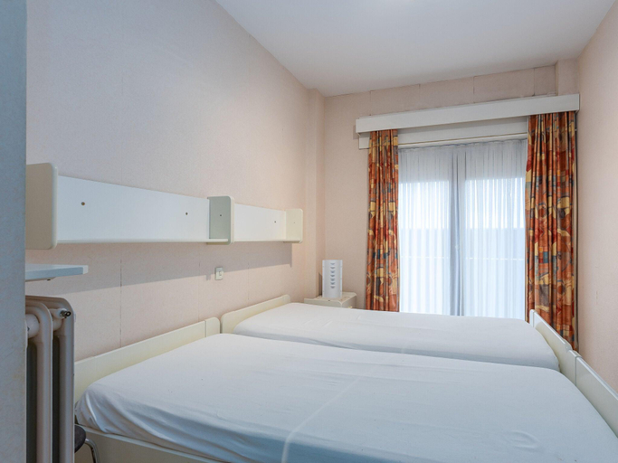Bedroom 2, Ground floor apartment with sea view and garage, West-Vlaanderen