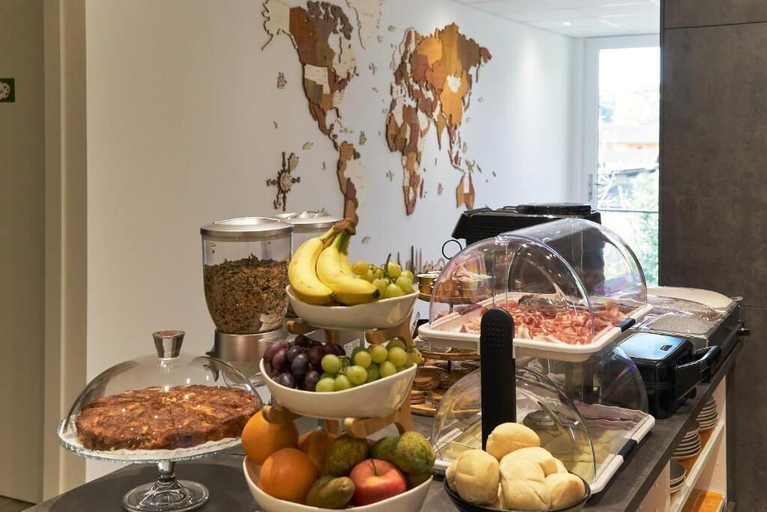 Food & Drinks