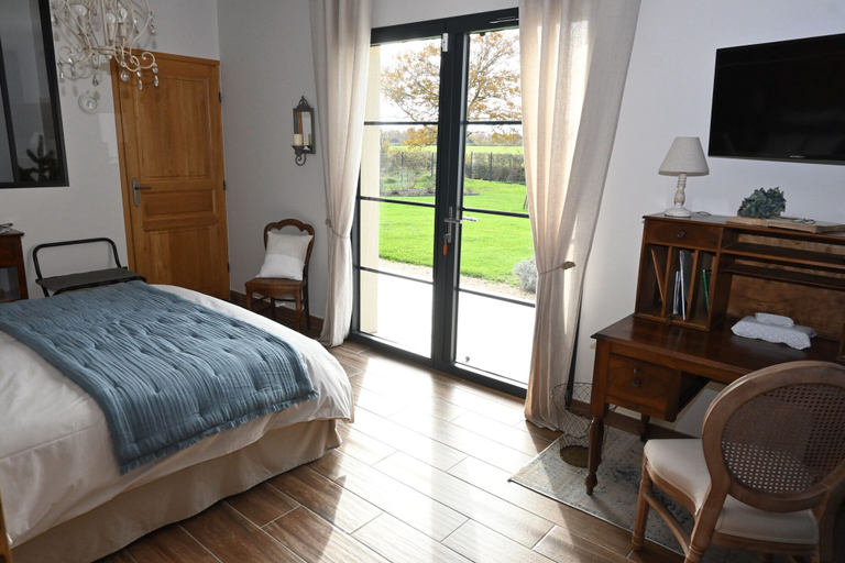 Bedroom 2, Aux 3 Forets, Allier