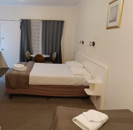 Bedroom 5, Lazy River Motor Inn, Swan Hill - Central
