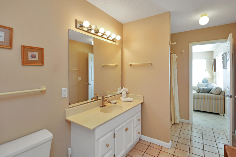 Bathroom 3, Pelican Landing 3, Gulf