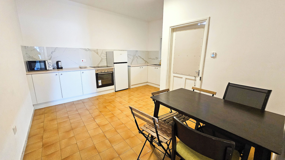 Others 5, Downtown Rooms, 200m from Marina Beach, Larnaca