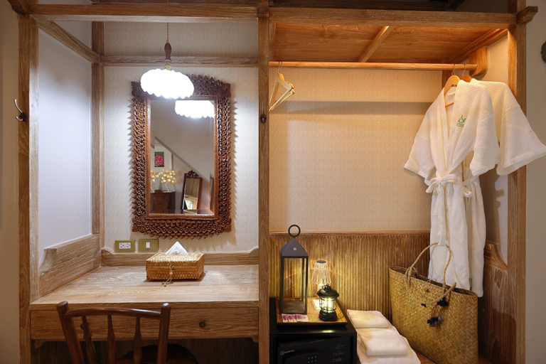 Bathroom 28
