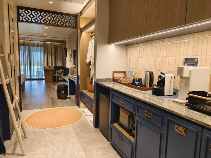 Dining Room 10
