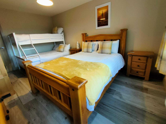 Bedroom 2, The Lighthouse Cottage