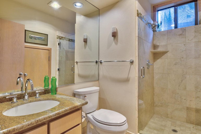 Bathroom 3, Eaglewood Condo 8, Deschutes