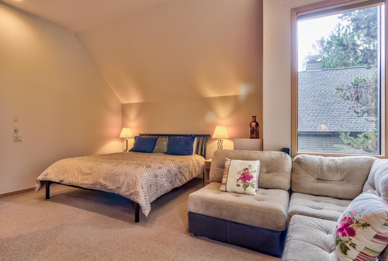 Bedroom 1, Eaglewood Condo 8, Deschutes