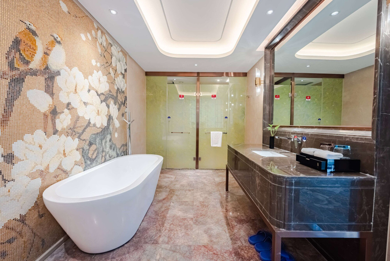 Bathroom 3, Ramada by Wyndham Wuhan North, Wuhan