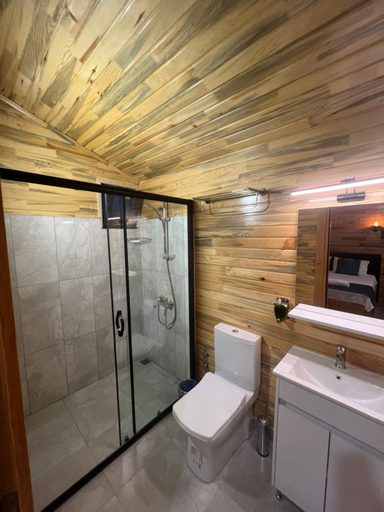 Bathroom, Legend Bungalow, Kale