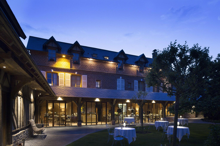 Exterior & Views