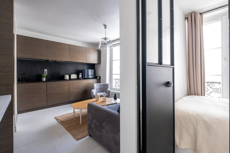Others 5, Fastueux Appartement au pied de Montmartre, Paris