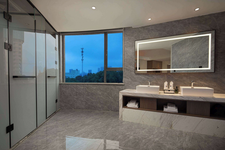 Bathroom, Ramada Encore by Wyndham Wuhan West, Wuhan