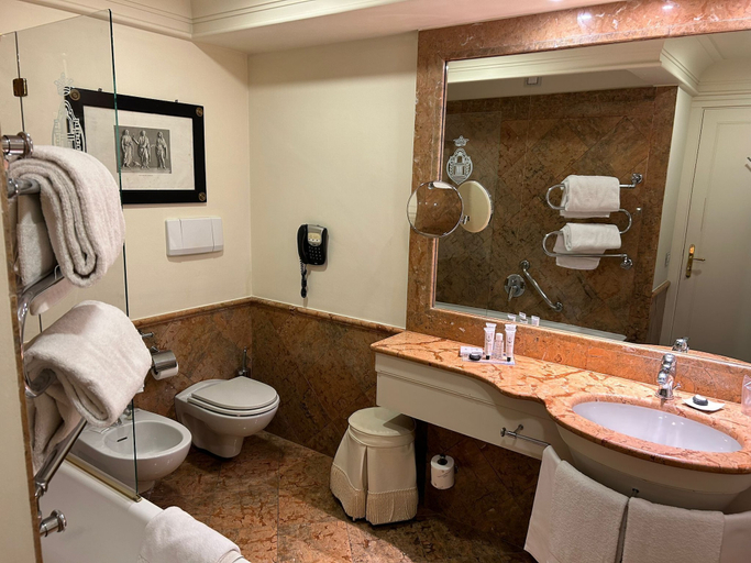 Bathroom 14