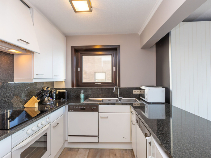 Private kitchen 3, Corner Apartment With Frontal sea View, West-Vlaanderen