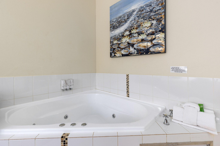 Bathroom 4, Sanctuary Resort Motor Inn, Coffs Harbour - Pt A