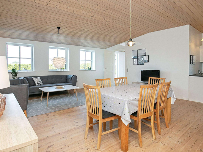Others 5, Spacious Holiday Home in Faaborg near Coast, Faaborg-Midtfyn