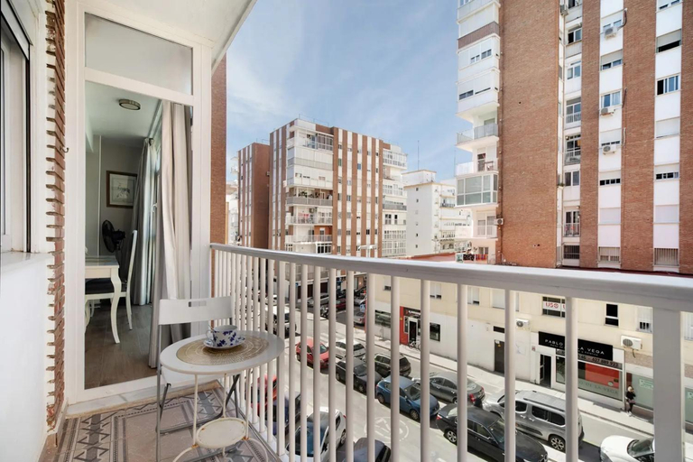 Others 5, Cozy Room in Stylish Flat Just Steps from the Beach, Cádiz
