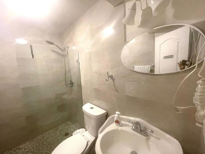 Bathroom 3, Stay Near Miami's Cultural Heart With Wifi, Miami-Dade
