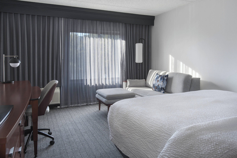 Bedroom 3, Courtyard by Marriott Norwalk, Fairfield