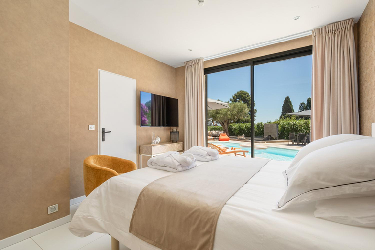 Bedroom 5, La Villa Monarque, Hérault
