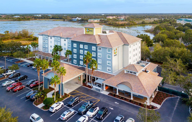 Exterior & Views