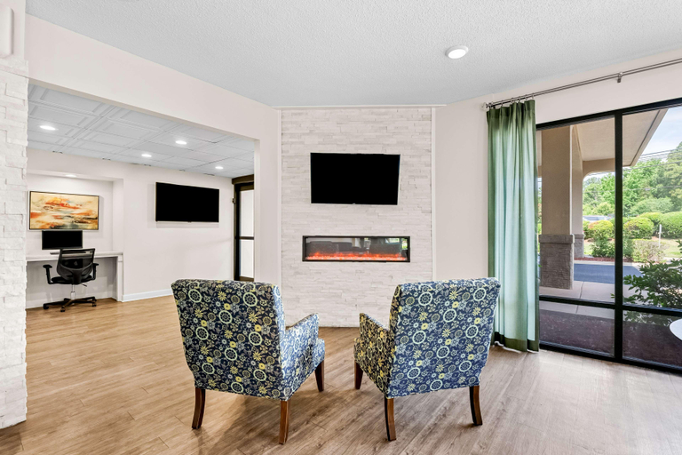 Public Area 2, SureStay Plus Hotel by Best Western Southern Pines Pinehurst, Moore